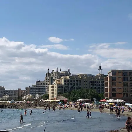Momi Apart Sunset Apartment Pomorie